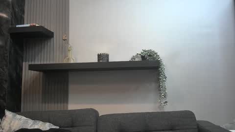 Lexi Longg online show from April 19, 2026, 6:10 pm