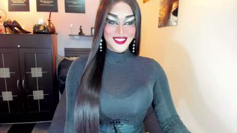 Nicoleeee online show from August 7, 2026, 6:26 am