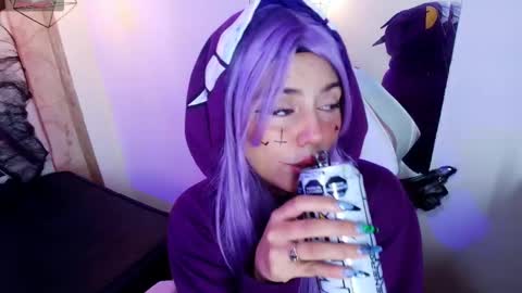 Tsukineko online show from November 14, 2025, 3:05 am