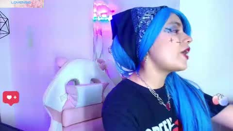 Tsukineko online show from November 22, 2025, 2:32 am