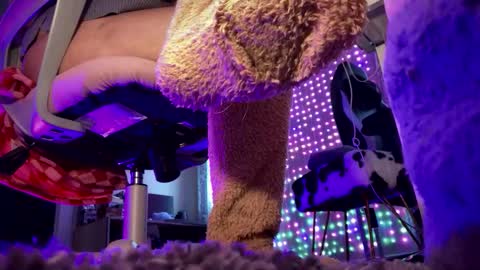 MOCHI NEXT DOOR online show from October 14, 2025, 4:41 pm