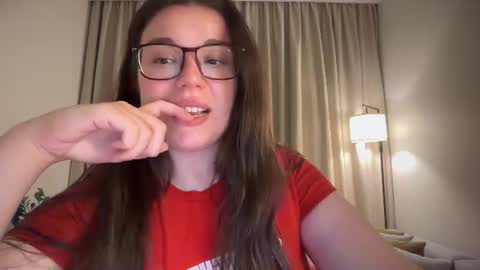 Snapshot of tutti_frutti_ chatting on August 6, 2026, 7:49 pm Ariana online show from August 6, 2026, 7:49 pm