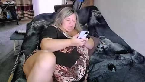 Lana online show from September 30, 2025, 7:02 am