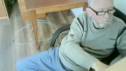 Snapshot of tvrdyvlk chatting on May 18, 2026, 3:51 pm Andy online show from May 18, 2026, 3:51 pm