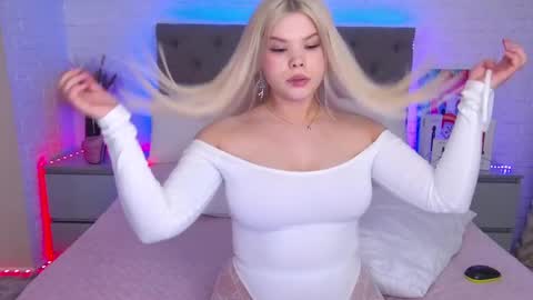 Snapshot of tweety_pie_ chatting on March 6, 2025, 5:03 am Hallie online show from March 6, 2025, 5:03 am