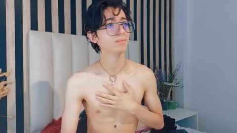 Snapshot of twink_sebas7 chatting on May 10, 2026, 12:10 pm Sebastin online show from May 10, 2026, 12:10 pm