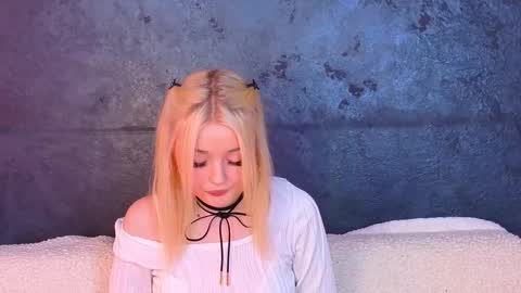 twinklefluff online show from March 8, 2025, 8:11 am