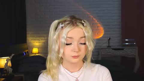 twinklefluff online show from September 10, 2025, 2:06 pm