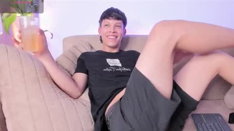 Snapshot of twinksboys_23 chatting on October 8, 2025, 9:01 pm twinksboys_23 online show from October 8, 2025, 9:01 pm