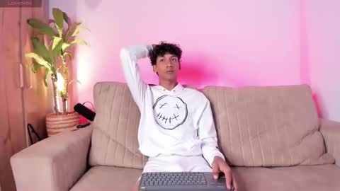 Snapshot of twinksboys_23 chatting on October 28, 2025, 11:25 am twinksboys_23 online show from October 28, 2025, 11:25 am