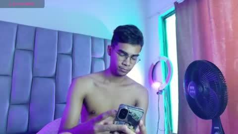 twinksecrets_ online show from April 23, 2026, 12:29 pm