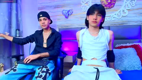 twinslovers_ online show from September 11, 2025, 7:47 pm