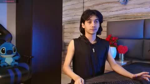 twinslovers_ online show from February 19, 2026, 4:19 am