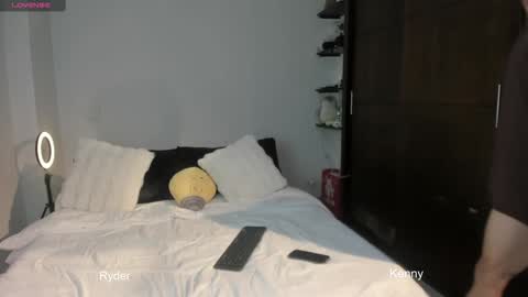 twintease online show from February 4, 2025, 2:32 pm