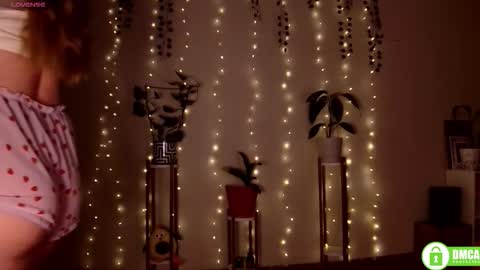 Snapshot of twix_girl chatting on March 13, 2026, 8:15 pm Stranger online show from March 13, 2026, 8:15 pm