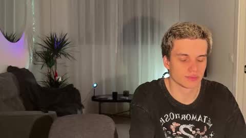 Molly and Nick online show from March 26, 2026, 10:59 pm