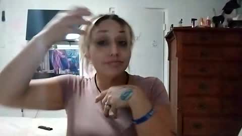 Twocrazy85 online show from November 12, 2025, 10:04 am