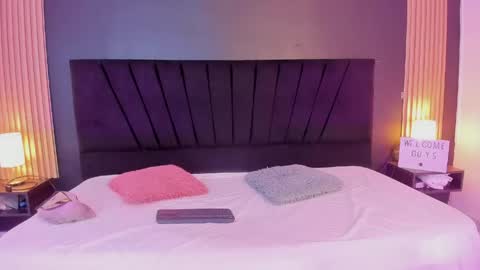 twodolls18 online show from June 6, 2026, 5:23 am
