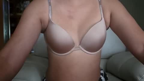 Snapshot of twolovers23 chatting on June 4, 2026, 10:38 pm TwoLovers23 online show from June 4, 2026, 10:38 pm