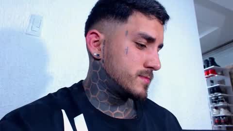 Angel online show from December 2, 2025, 3:01 am