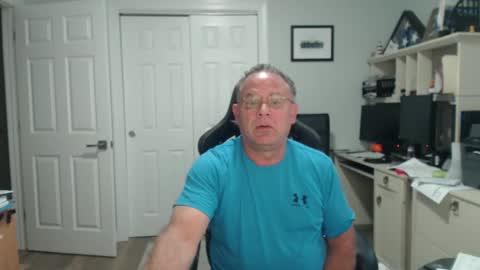 Twopeopleinlove online show from October 1, 2025, 10:10 am