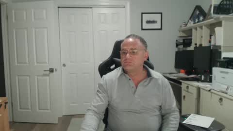 Twopeopleinlove online show from November 12, 2025, 11:10 am