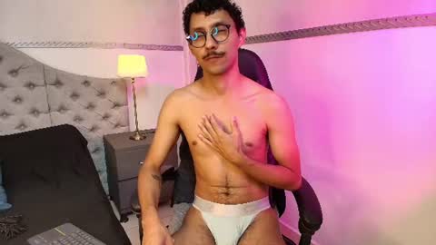 Snapshot of twunkmiguel chatting on July 16, 2026, 2:17 am TwunkMiguel online show from July 16, 2026, 2:17 am