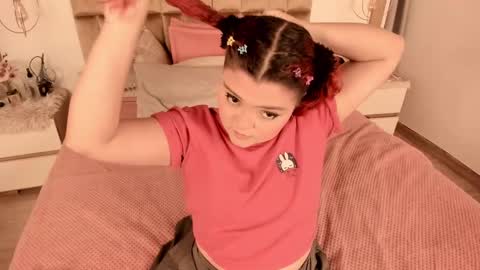 Twiggy online show from February 16, 2025, 8:00 pm