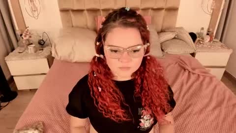 Twiggy online show from February 19, 2025, 9:03 pm