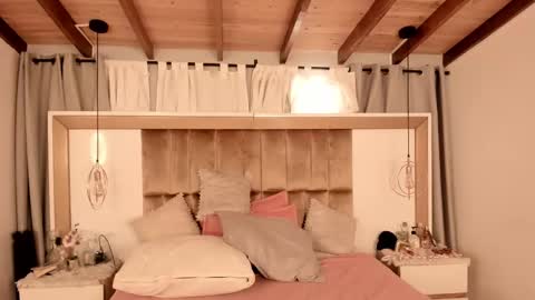 Twiggy online show from February 20, 2025, 9:09 pm