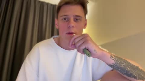 tyler_garrner online show from October 3, 2025, 3:09 pm