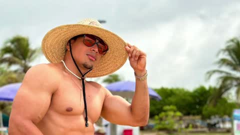 tyler_hank1 online show from February 3, 2025, 4:31 pm