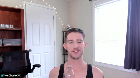 Snapshot of tylerchasexxx chatting on December 17, 2024, 7:48 pm Tyler Chase online show from December 17, 2024, 7:48 pm