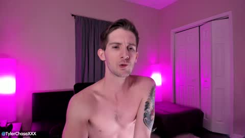 Snapshot of tylerchasexxx chatting on February 28, 2025, 12:32 am Tyler Chase online show from February 28, 2025, 12:32 am