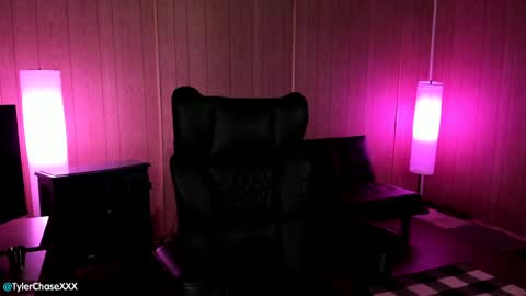 Snapshot of tylerchasexxx chatting on March 27, 2026, 12:27 am Tyler Chase online show from March 27, 2026, 12:27 am