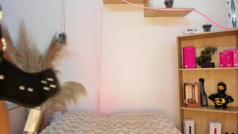 tylla__ online show from April 26, 2026, 4:10 am