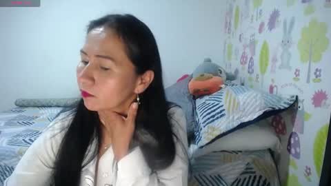 Snapshot of tyna_b chatting on June 16, 2026, 4:53 pm Tyna online show from June 16, 2026, 4:53 pm