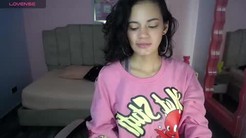Snapshot of tyna_ch chatting on December 19, 2024, 10:42 pm TYNA online show from December 19, 2024, 10:42 pm