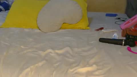 tynniee online show from April 21, 2026, 2:51 am