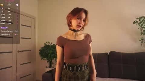 Lili online show from December 18, 2025, 4:24 pm