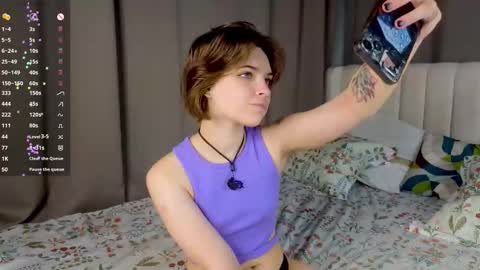 Polly online show from September 15, 2025, 3:23 pm