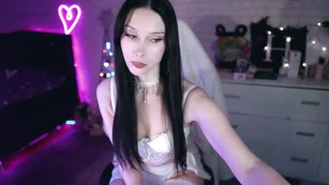 Izzy    online show from December 15, 2024, 4:26 pm