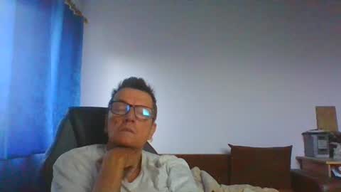 Snapshot of ulmeni4 chatting on June 16, 2026, 3:31 am ulmeni4 online show from June 16, 2026, 3:31 am
