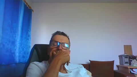 Snapshot of ulmeni4 chatting on June 19, 2026, 7:45 am ulmeni4 online show from June 19, 2026, 7:45 am