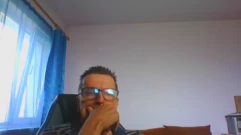 Snapshot of ulmeni4 chatting on July 9, 2026, 11:03 am ulmeni4 online show from July 9, 2026, 11:03 am