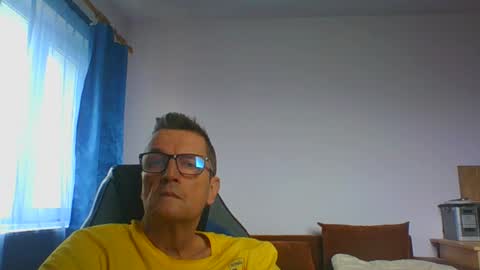 Snapshot of ulmeni4 chatting on July 12, 2026, 1:24 pm ulmeni4 online show from July 12, 2026, 1:24 pm