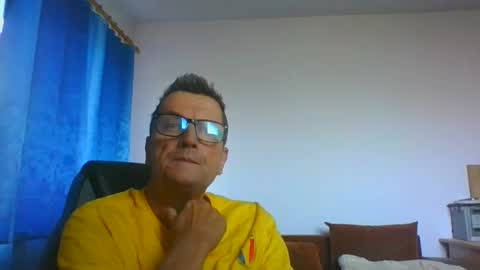 Snapshot of ulmeni4 chatting on July 13, 2026, 4:15 am ulmeni4 online show from July 13, 2026, 4:15 am