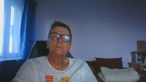 Snapshot of ulmeni4 chatting on July 27, 2026, 6:04 pm ulmeni4 online show from July 27, 2026, 6:04 pm