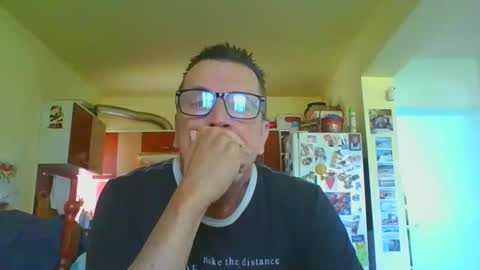 Snapshot of ulmeni7 chatting on May 23, 2026, 8:40 am ulmeni7 online show from May 23, 2026, 8:40 am