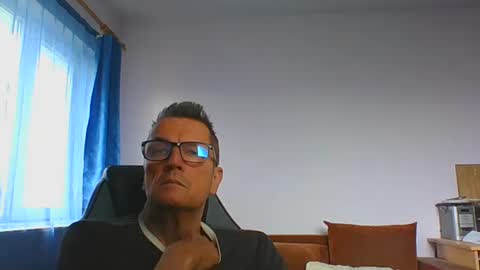 Snapshot of ulmeni7 chatting on May 31, 2026, 2:24 pm ulmeni7 online show from May 31, 2026, 2:24 pm